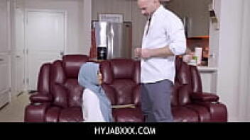 HyjabXXX - Perawan Stepsis Dalam Hijab Fucks - Maya Farrell